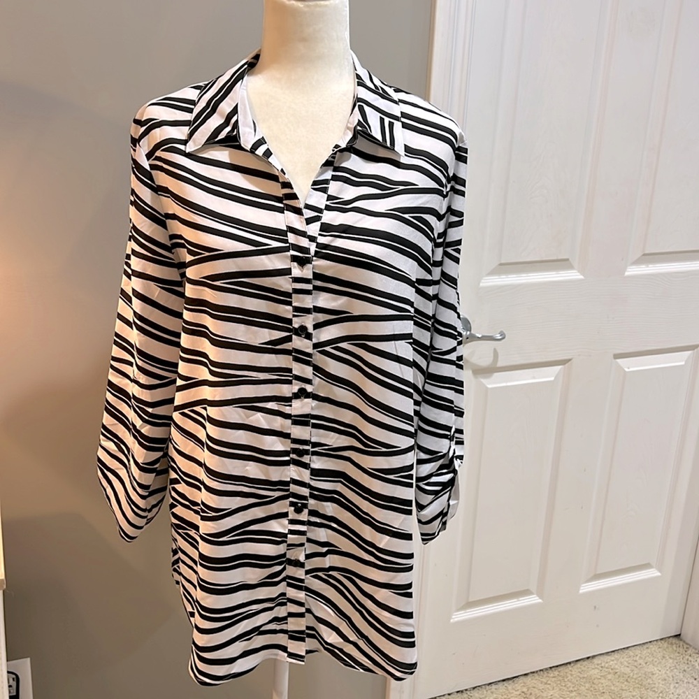 NWOT CHICO’S 3/4 Sleeve Stretch Shirt - 2